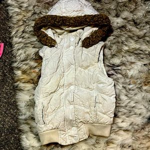 Aéropostale White Puffer Vest // size: s